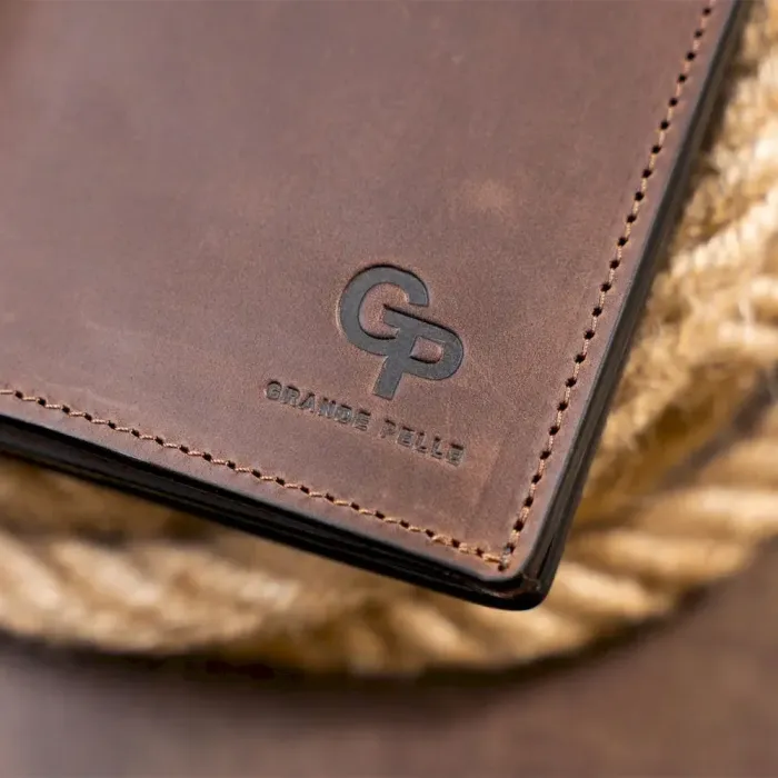 Вертикальний гаманець матовий на магнітній кнопці GRANDE PELLE 11314 Шоколадний