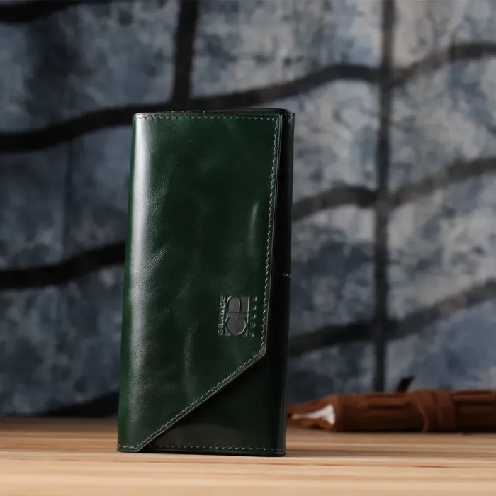 Добротний гаманець у два складення з натуральної гладкої шкіри GRANDE PELLE 22945 Зелений