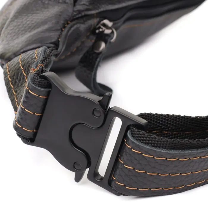 Приваблива сумка-бананка для чоловіків з натуральної шкіри зернистої Shvigel 23127 Чорний