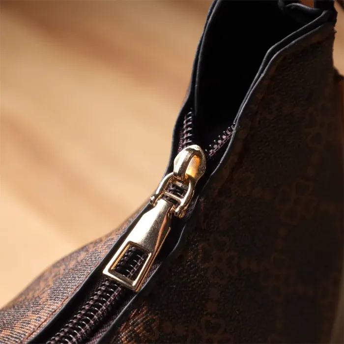 Жіноча сумка у формі півмісяця з екошкіри Vintage 15145 Коричневий