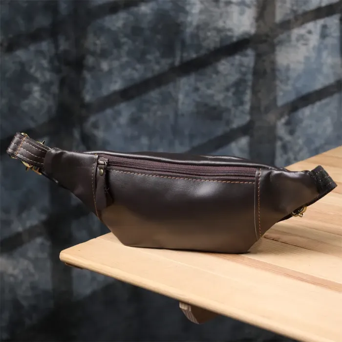 Чоловіча сумка-бананка компактного розміру з натуральної шкіри Shvigel 23126 Коричневий