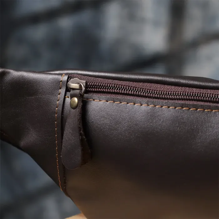 Чоловіча сумка-бананка компактного розміру з натуральної шкіри Shvigel 23126 Коричневий