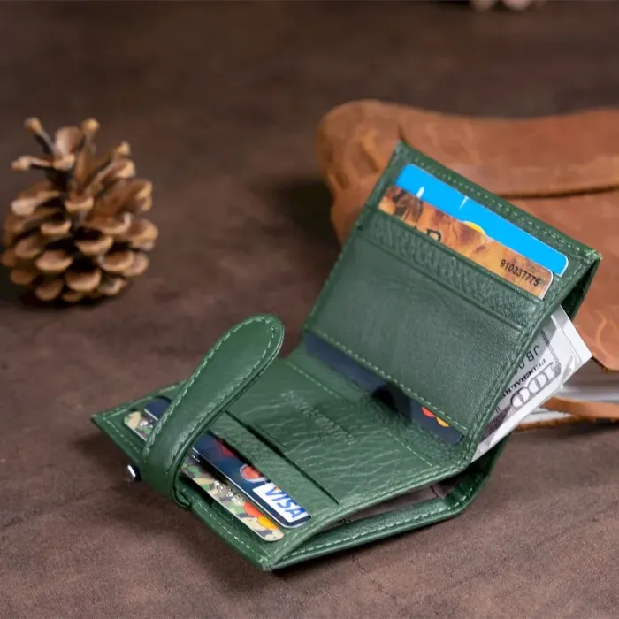 Кошелек-визитница на хлястике с кнопкой женский ST Leather 19229 Зеленый
