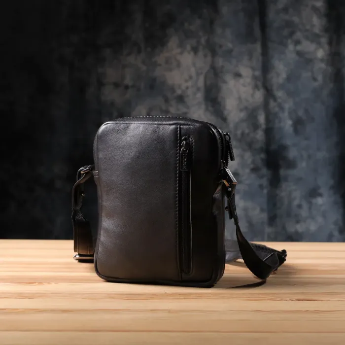 Вертикальна чоловіча сумка через плече з натуральної шкіри Tony Perotti 20883_1 (6049 nero) Чорний