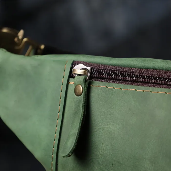 Модна сумка-бананка для чоловіків з натуральної vintage шкіри Shvigel 23124 Зелений