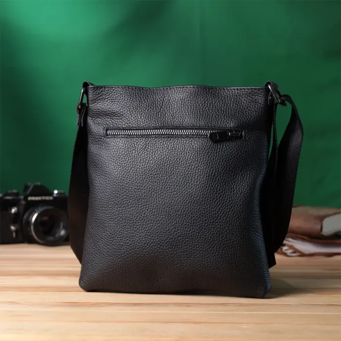 Тонка сумка для чоловіків через плече з натуральної шкіри Shvigel 22850 Чорна