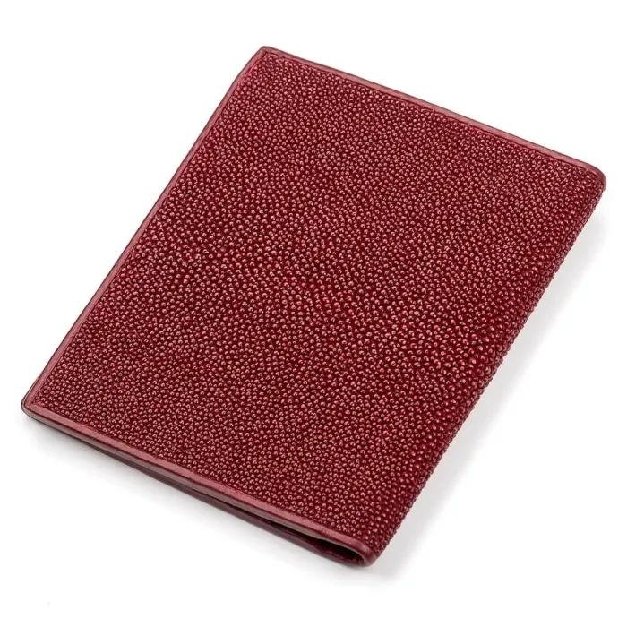 Вертикальне портмоне STINGRAY LEATHER 18069 із натуральної шкіри морського ската Бордове
