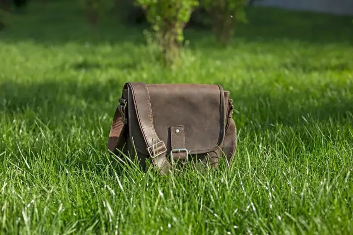 Сумка SHVIGEL 00890 із вінтажної шкіри Коричнева