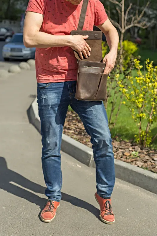 Сумка SHVIGEL 00998 із вінтажної шкіри Коричнева