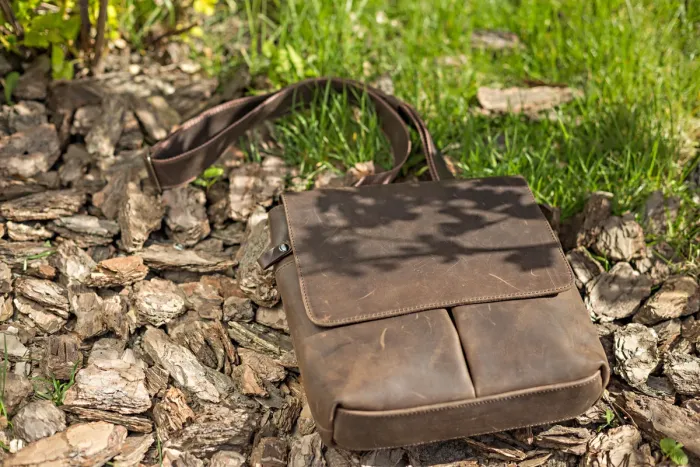 Сумка SHVIGEL 00998 із вінтажної шкіри Коричнева