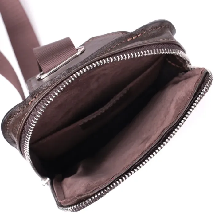 Чоловіча прямокутна сумка бананка з гладкої натуральної шкіри GRANDE PELLE 22880 Коричневий