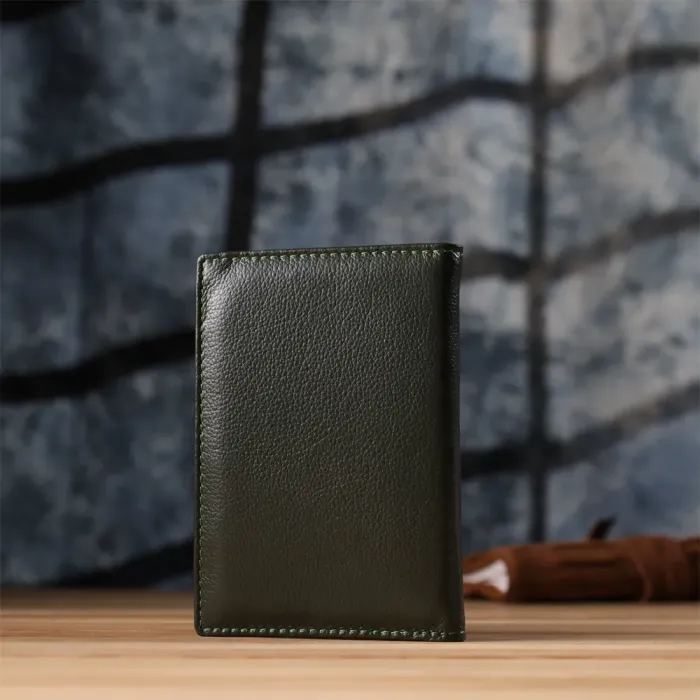 Практична обкладинка на паспорт універсального формату із натуральної шкіри ST Leather 23081 Зелений