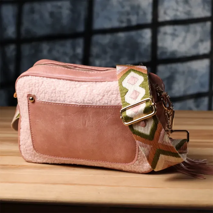 Жіноча сумка з плюшевою вставкою на лицьовій стороні з екошкіри Vintage 15133 Рожевий