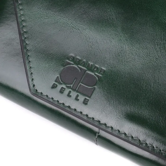 Добротний гаманець у два складення з натуральної гладкої шкіри GRANDE PELLE 22945 Зелений