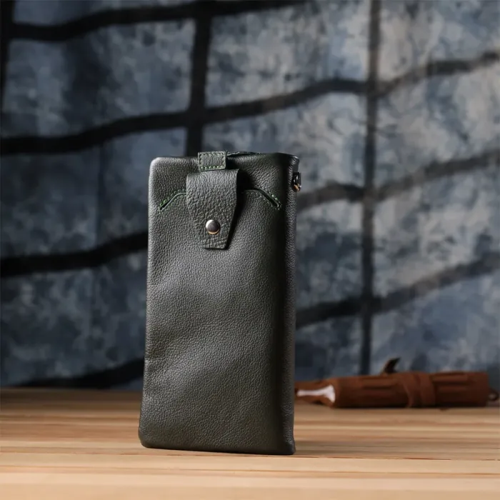 Стильний гаманець для жінок з відділенням під телефон ST Leather 23103 Зелений