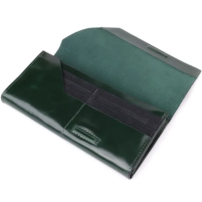 Добротний гаманець у два складення з натуральної гладкої шкіри GRANDE PELLE 22945 Зелений