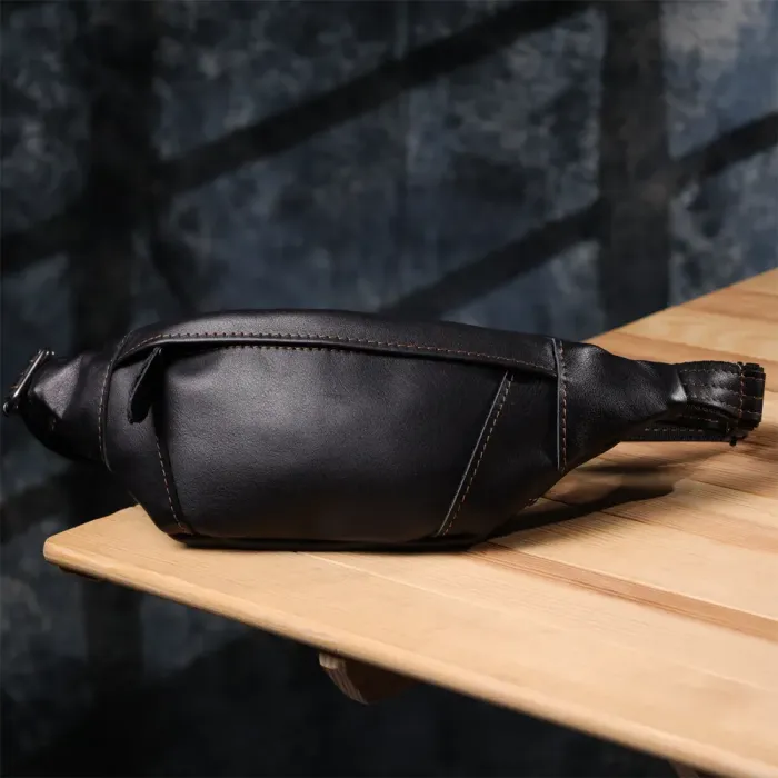 Чоловіча сумка-бананка з натуральної гладкої шкіри Shvigel 23125 Чорний