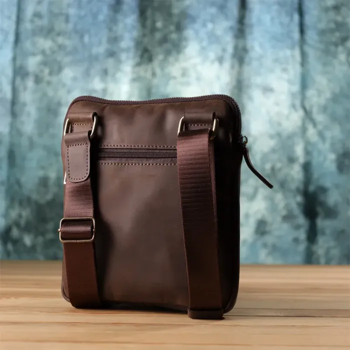 Практична сумка для чоловіків на плече з натуральної вінтажної шкіри Shvigel 23149 Коричневий