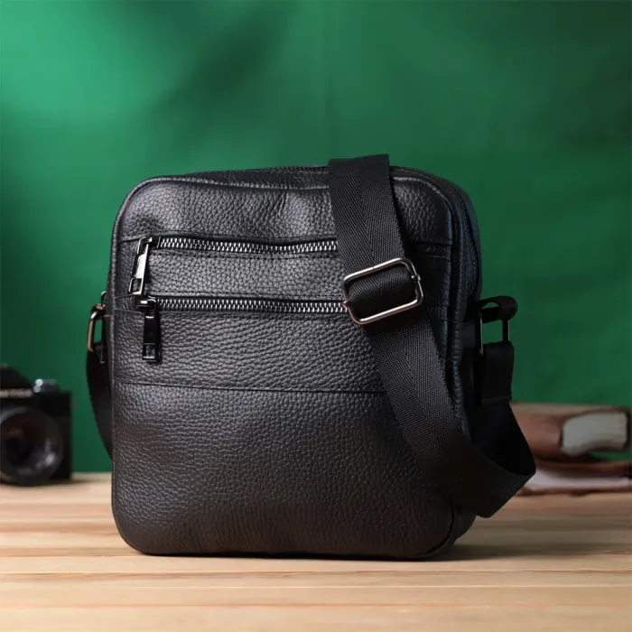 Чоловіча сумка месенджер із зернистої натуральної шкіри Shvigel 22847 Чорна