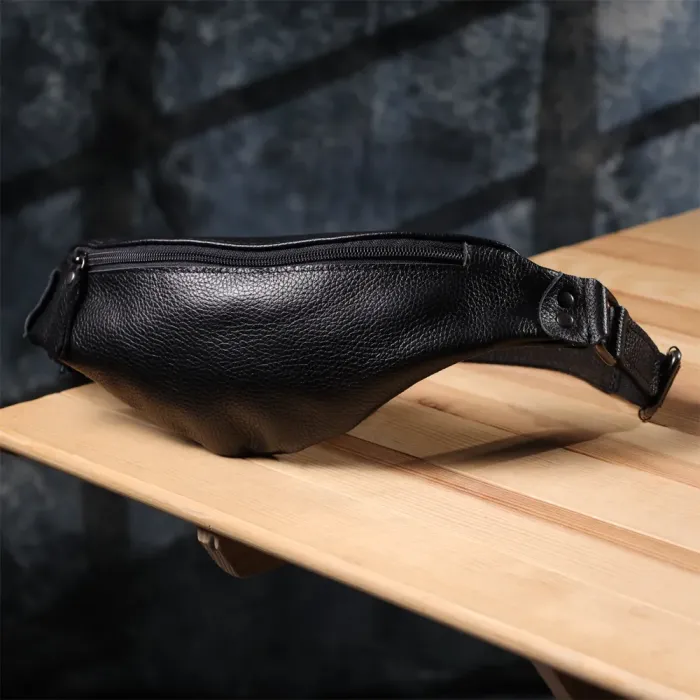 Зручна сумка бананка для чоловіків із зернистої натуральної шкіри Shvigel 23136 Чорний