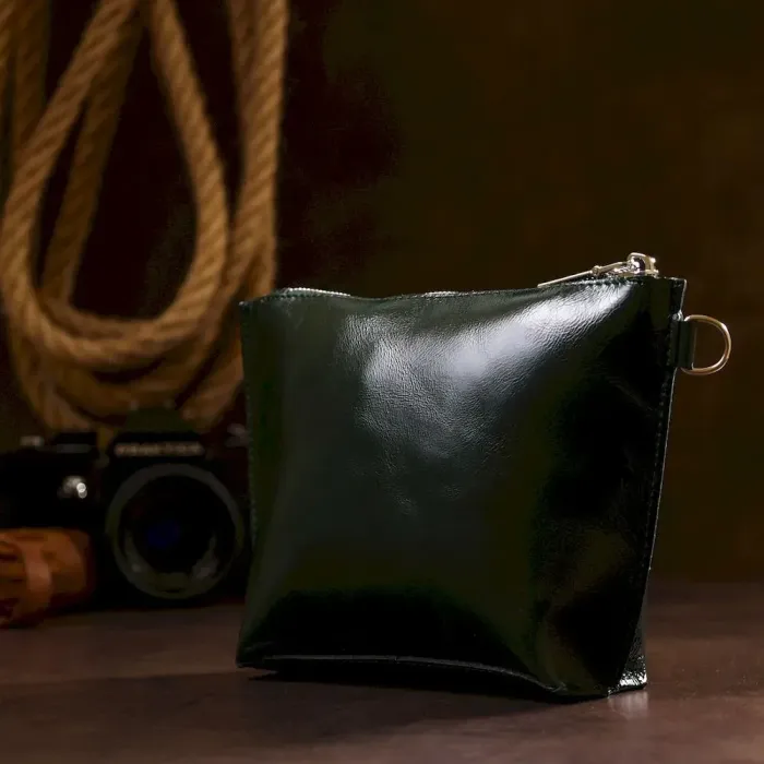 Практична шкіряна косметичка для жінок Shvigel 16411 Зелений