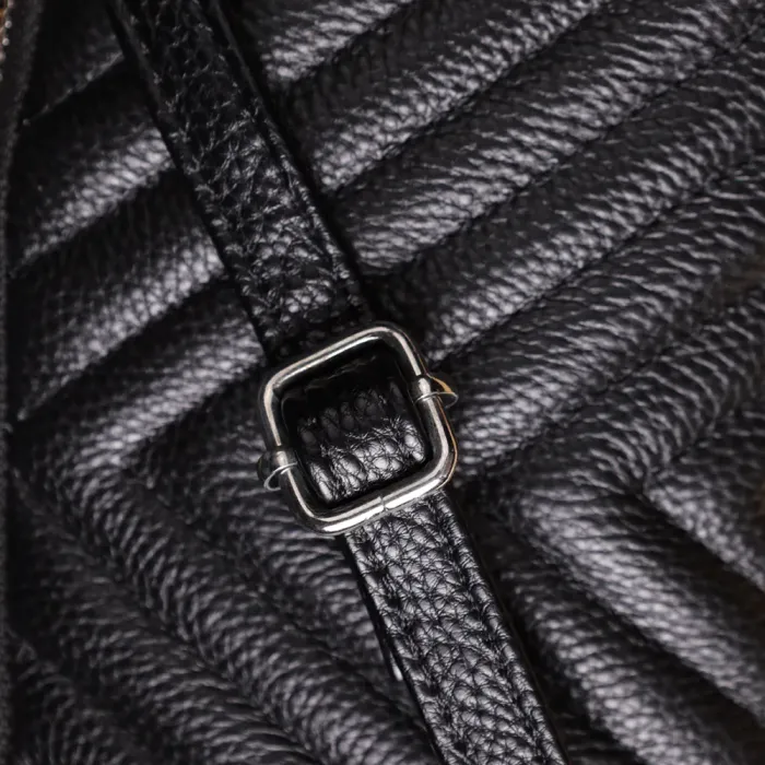 Стильна сумка прошита трикутниками із натуральної шкіри Vintage 22909 Чорний