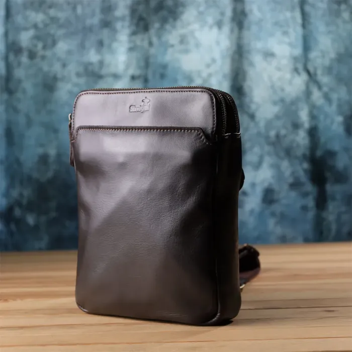 Вертикальна чоловіча сумка через плече із гладкої натуральної шкіри Shvigel 20868_1 Коричневий