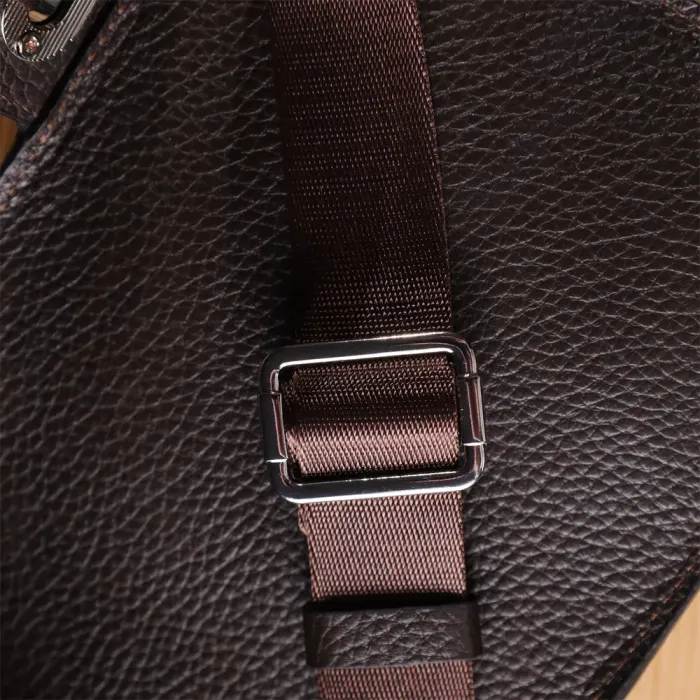 Прямокутна сумка бананка із зернистої натуральної шкіри GRANDE PELLE 22878 Коричнева