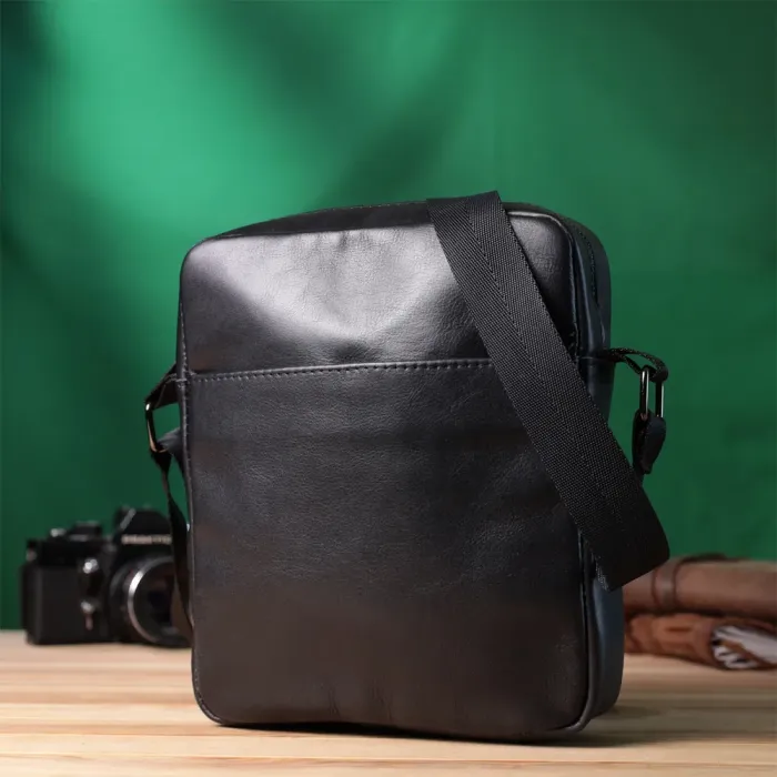 Сумка для чоловіків через плече із глянсової натуральної шкіри Shvigel 22849 Чорна