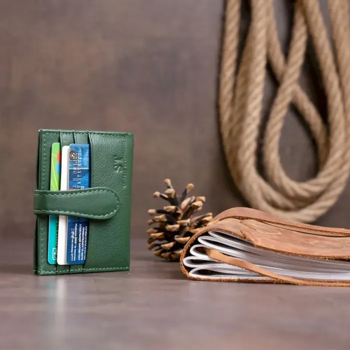 Кошелек-визитница на хлястике с кнопкой женский ST Leather 19229 Зеленый