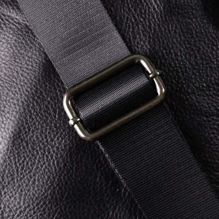 Стильна чоловіча сумка через плече з дрібнозернистої шкіри Shvigel 20869_1 Чорний