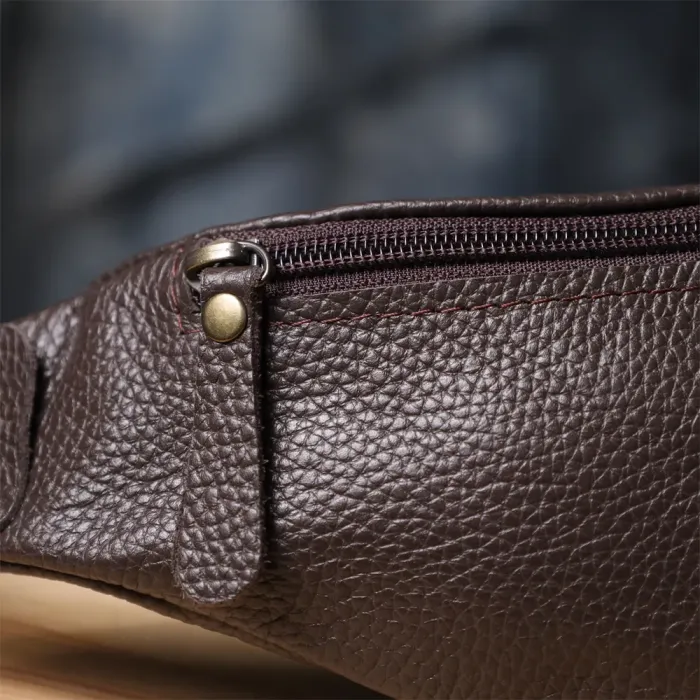 Модна сумка бананка для чоловіків із зернистої натуральної шкіри Shvigel 23137 Коричневий