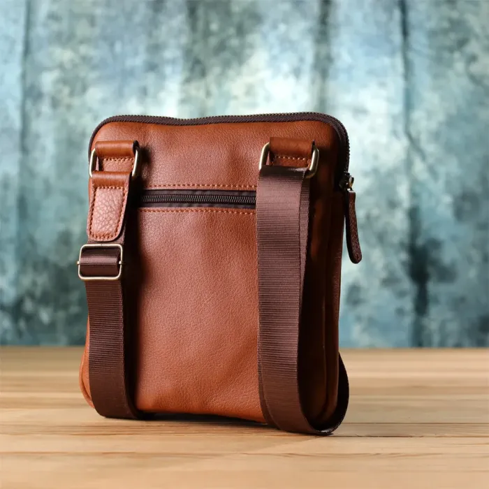 Чоловіча шкіряна сумка через плече із міцної зернистої шкіри Shvigel 23151 Рудий