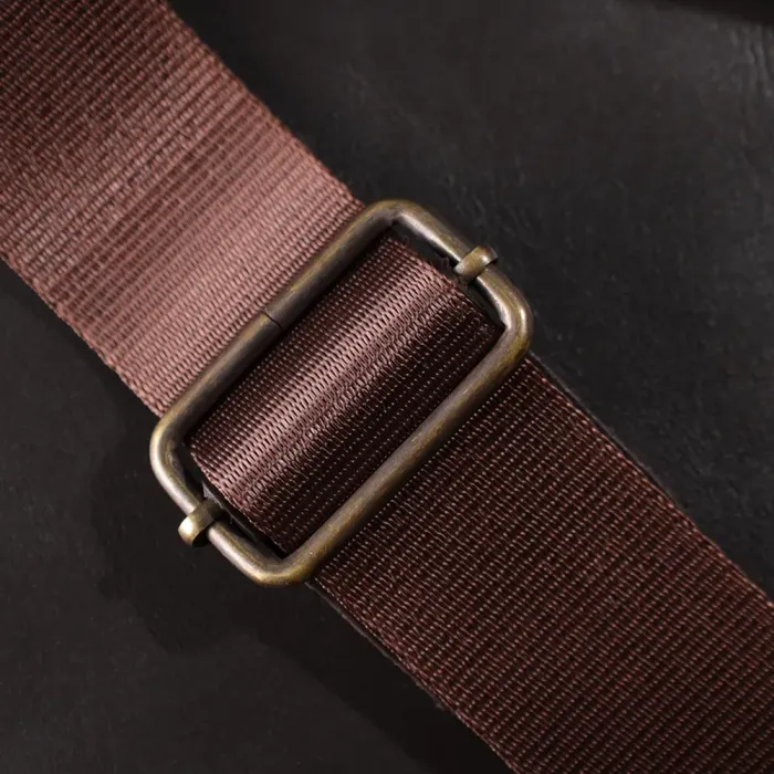 Вертикальна чоловіча сумка через плече із гладкої натуральної шкіри Shvigel 20868_1 Коричневий