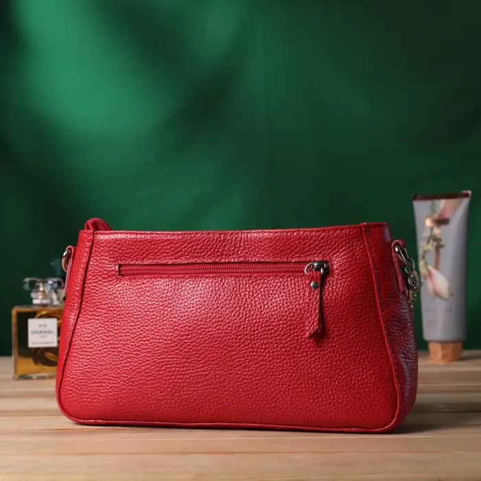 Яскрава сумка багет з ланцюжком і знімним ремінцем з натуральної шкіри Shvigel 22836 Червона