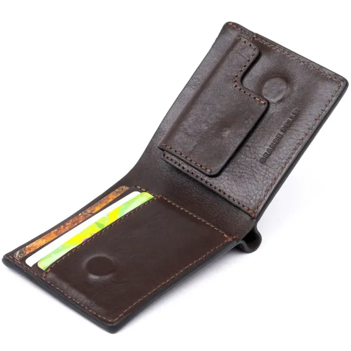 Суворий портмоне в гладкій шкірі на магнітах GRANDE PELLE 11307