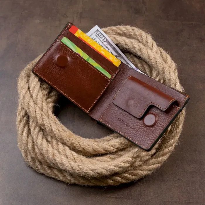 Горизонтальное портмоне в гладкой коже на магнитах GRANDE PELLE 11308 Коричневое