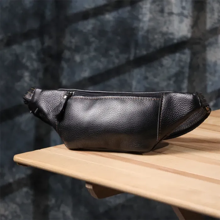 Приваблива сумка-бананка для чоловіків з натуральної шкіри зернистої Shvigel 23127 Чорний