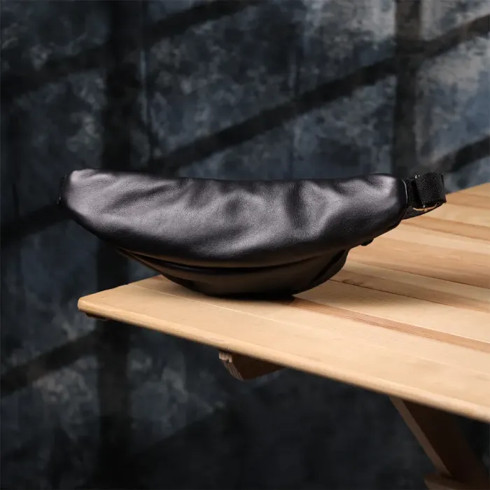 Зручна чоловіча бананка відмінної якості з гладкої натуральної шкіри Shvigel 23143 Чорний