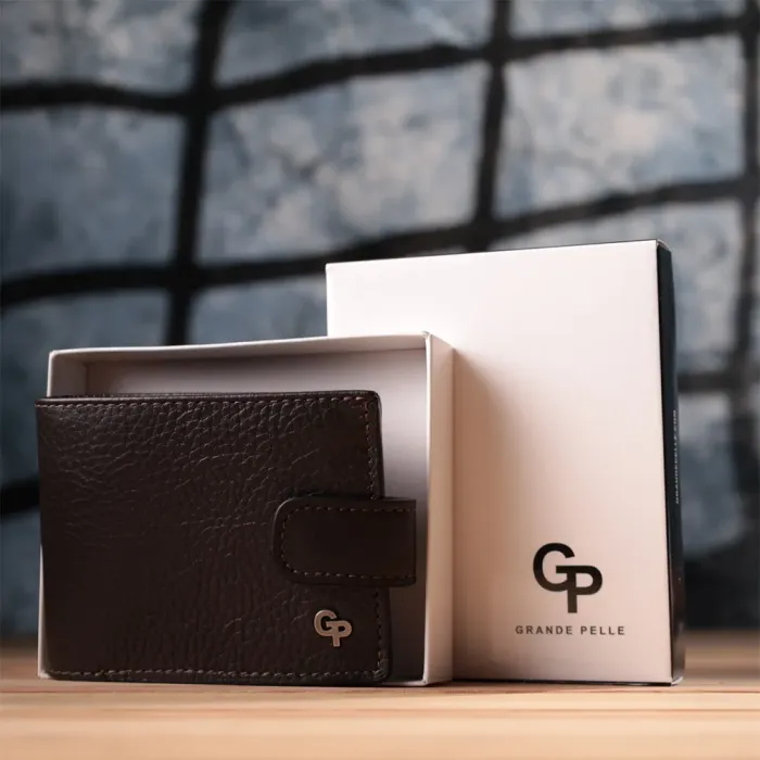 Практичне портмоне з люксової зернистої шкіри флотар GRANDE PELLE 22876 Коричневий