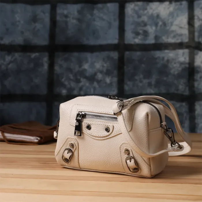 Компактна сумка жіноча з трендовим декором з натуральної шкіри Vintage 22923 Білий