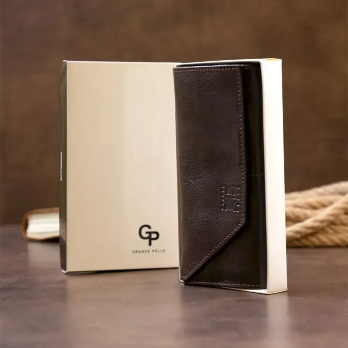 Горизонтальный клатч глянцевый на магните GRANDE PELLE 11317 Шоколадный