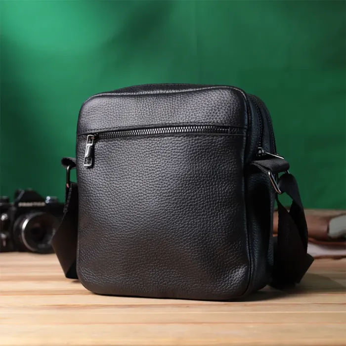 Чоловіча сумка месенджер із зернистої натуральної шкіри Shvigel 22847 Чорна