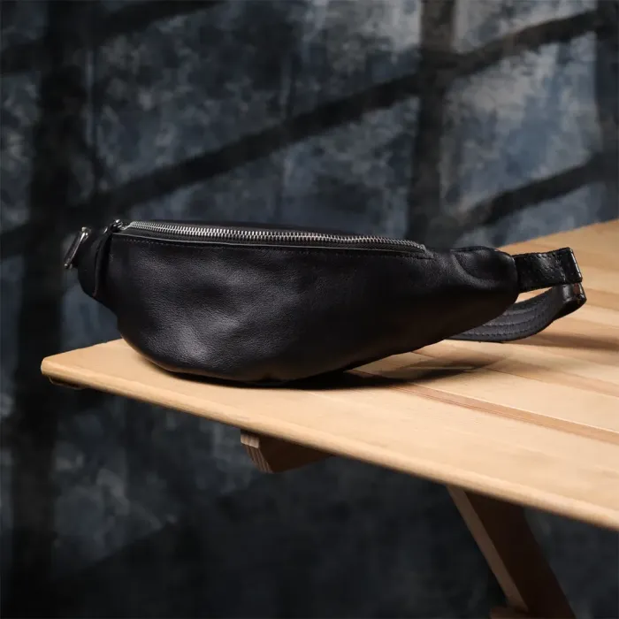 Зручна чоловіча бананка відмінної якості з гладкої натуральної шкіри Shvigel 23143 Чорний