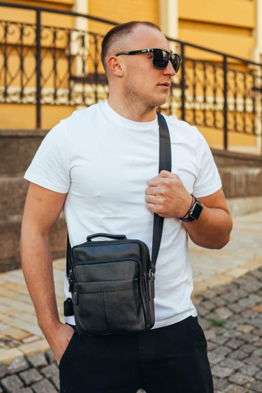 Сумка через плече з натуральної шкіри 22х24х6 / месенджер для активного чоловіка, чорний