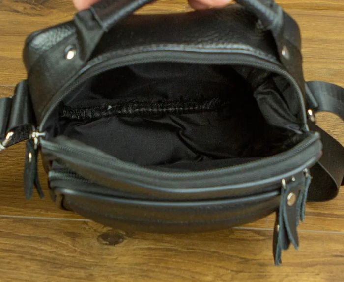 Сумка через плече з натуральної шкіри 22х24х6 / месенджер для активного чоловіка, чорний