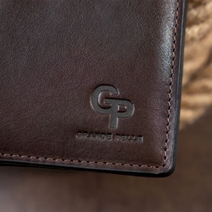 Вертикальное глянцевое портмоне с накладной монетницей GRANDE PELLE 11330 Шоколадное