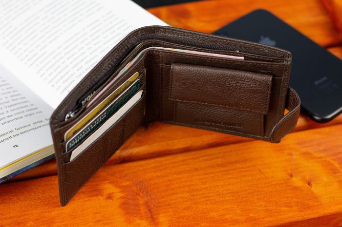 Шкіряне чоловіче портмоне на кнопці ST Leather ST104 Коричневе