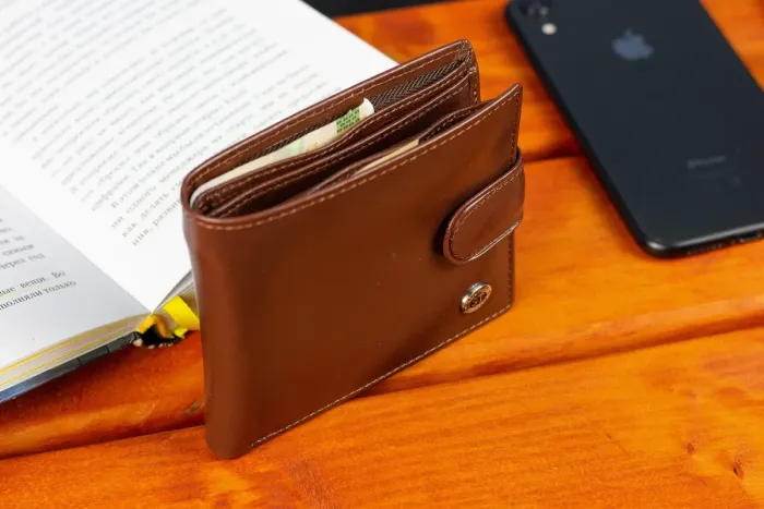 Стильне шкіряне чоловіче портмоне ST Leather В103 Коричневий