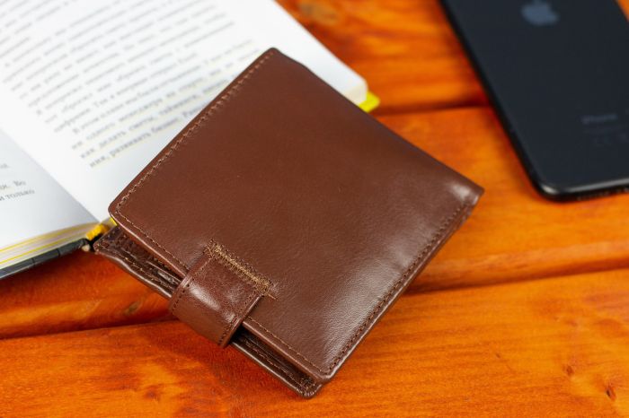 Стильне шкіряне чоловіче портмоне ST Leather В103 Коричневий